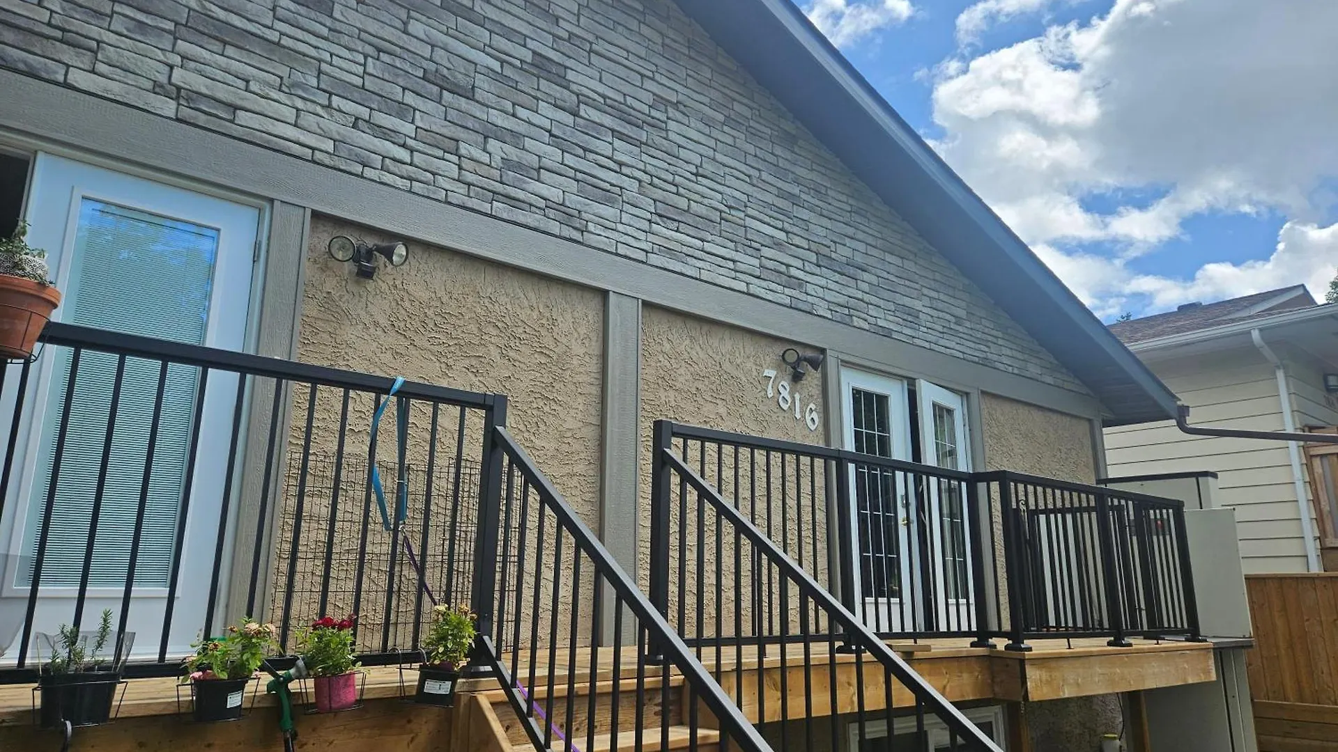 Bowness Suites Calgary Apartment
